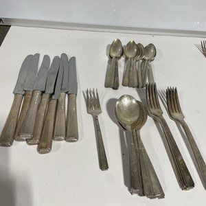 WM A Rogers Oneida Silverplate 33 pcs Vtg Flatware Forks/knives/spoon Silver